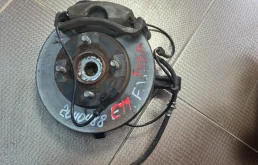 Кулак поворотный левый для Nissan Tiida на фотографиях