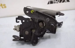 Замок капота для BMW X6 2022 года на фотографиях