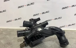 Корпус термостата системы охлаждения ДВС для Citroen C5 2012 года на фотографиях