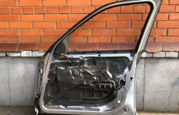 Дверь передняя правая для BMW X3 2008 года на фотографиях