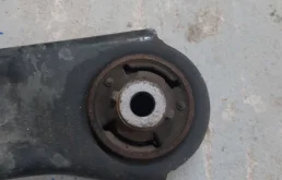 Рычаг передний левый нижний для Nissan Tiida на фотографиях