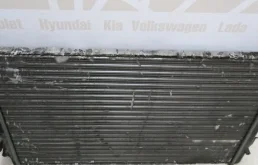 Радиатор охлаждения ДВС для Volkswagen Golf 2011 года на фотографиях