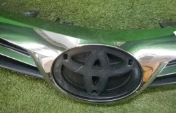 Решетка радиатора для Toyota Corolla 2014 года на фотографиях