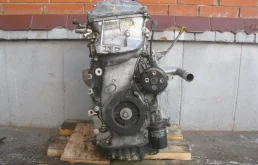 Блок цилиндров ДВС (без ГБЦ) для Toyota RAV4 2005 года на фотографиях