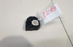 Кронштейн радиатора верхний для Skoda Rapid на фотографиях