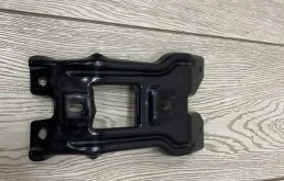 Кронштейн замка капота для Skoda Rapid на фотографиях