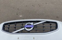 Решетка радиатора для Volvo S60 2010 года на фотографиях