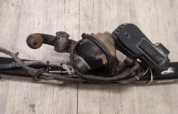 Фаркоп для Volkswagen Touareg 2015 года на фотографиях