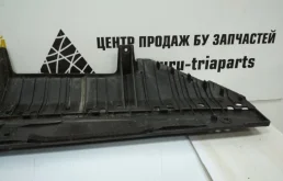 Кожух замка капота для Hyundai Solaris на фотографиях