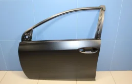 Дверь передняя левая для Toyota Corolla 2016 года на фотографиях