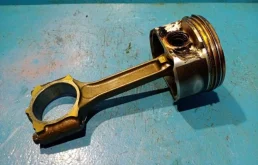 Поршень для Nissan X-Trail на фотографиях