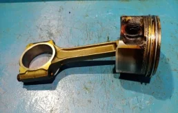 Поршень для Nissan X-Trail на фотографиях