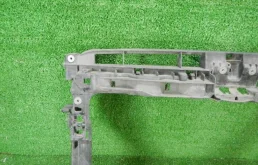 Панель радиатора (телевизор) для Volkswagen Golf 2016 года на фотографиях