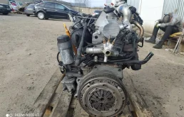 Двигатель без навесного для Volkswagen Polo 2000 года на фотографиях