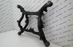 Задний подрамник для Audi Q7 2011 года на фотографиях