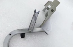 Петля багажника правая для Hyundai i40 на фотографиях