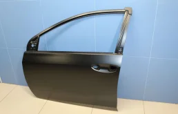 Дверь передняя левая для Toyota Corolla 2016 года на фотографиях
