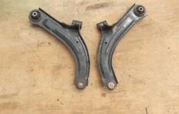 Рычаг передний левый нижний для Nissan Tiida на фотографиях