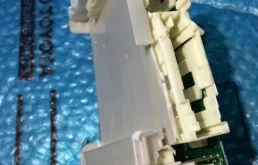 Блок предохранителей салона для Toyota Land Cruiser на фотографиях