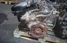 Двигатель без навесного для Chrysler 300C 2011 года на фотографиях