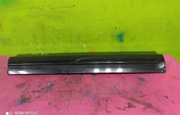 Молдинг двери задний левый для Audi Q7 2010 года на фотографиях