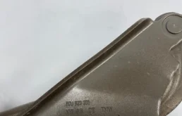 Шарнир капота для Skoda Rapid 2025 года на фотографиях