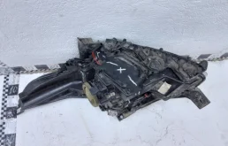 Фара правая для Ford Explorer 2012 года на фотографиях