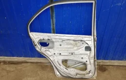 Двери для Hyundai Accent 2003 года на фотографиях