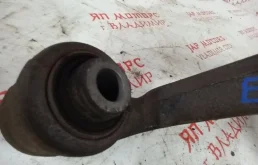 Рычаг задний левый нижний для Suzuki Grand Vitara 2012 года на фотографиях