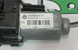 Мотор стеклоподъемника передний левый для Volkswagen Touran 2005 года на фотографиях