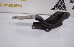 Петля капота левая для Hyundai Solaris 2021 года на фотографиях