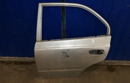 Двери для Hyundai Accent 2003 года на фотографиях