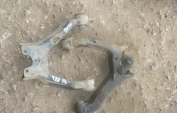 Передний правый верхний рычаг (4010A038) для Mitsubishi Pajero V90 5dr 2006-2011