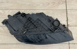 Фара ксенон левая для Audi Q7 на фотографиях