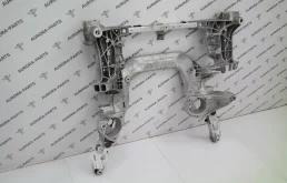 Подрамник двигателя для BMW 5er 2011 года на фотографиях