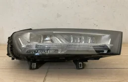 Фара правая для Audi Q7 2015 года на фотографиях