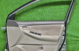 Дверь передняя правая для Toyota Corolla 2003 года на фотографиях