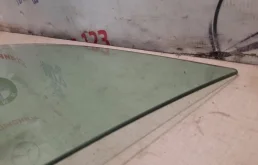 Стекло двери переднее правое для BMW X6 на фотографиях