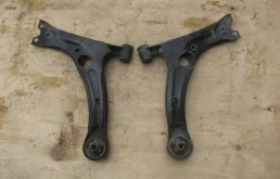Рычаг передний левый нижний для Toyota Corolla 2007 года на фотографиях