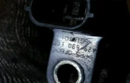 Датчик положения коленвала для Nissan X-Trail на фотографиях