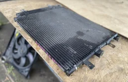 Радиатор кондиционера для Jaguar XF 2014 года на фотографиях