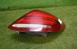 Фонарь внутренний правый для Mercedes-Benz E class на фотографиях