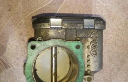 Дроссельная заслонка для Audi A4 2001 года на фотографиях