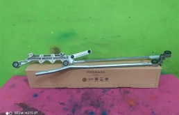 Трапеция стеклоочистителей для Audi Q7 2009 года на фотографиях