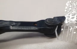 Ограничитель двери передней левой для Volvo XC70 на фотографиях