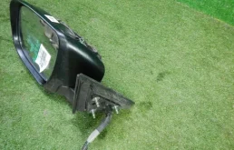 Стекла и зеркала для Nissan Qashqai 2017 года на фотографиях