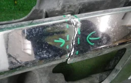 Кронштейн переднего бампера правый для Mercedes-Benz GL class 2015 года на фотографиях