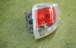 Фонарь внутренний правый для Toyota Highlander на фотографиях