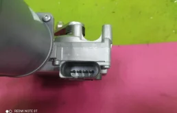 Мотор стеклоочистителя для Audi Q7 2012 года на фотографиях
