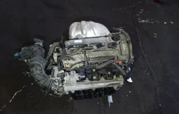 Двигатель без навесного для Toyota Opa 2004 года на фотографиях